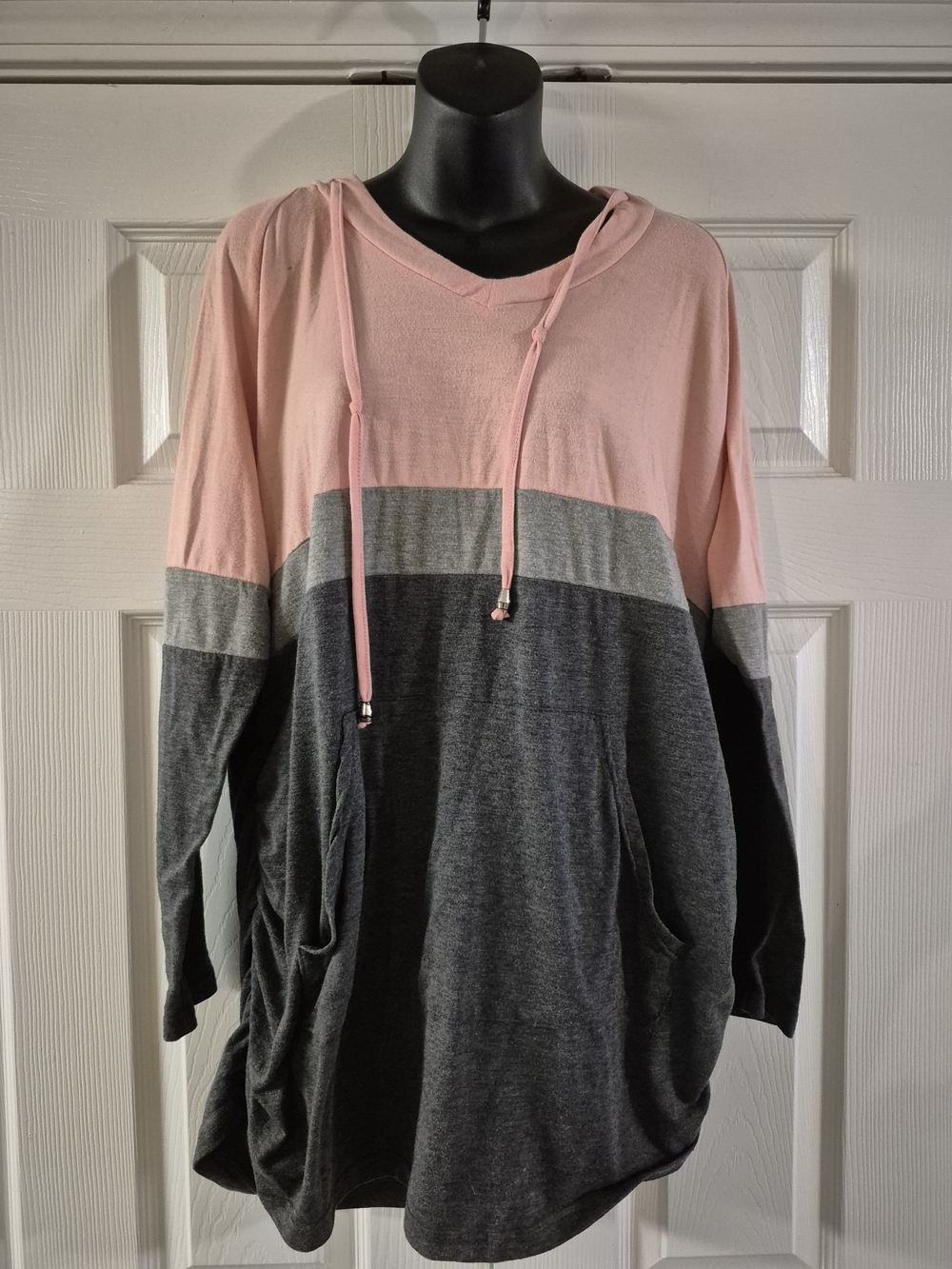 Colorblock Hooded Tunic Sweatshirt in Pink and Gray